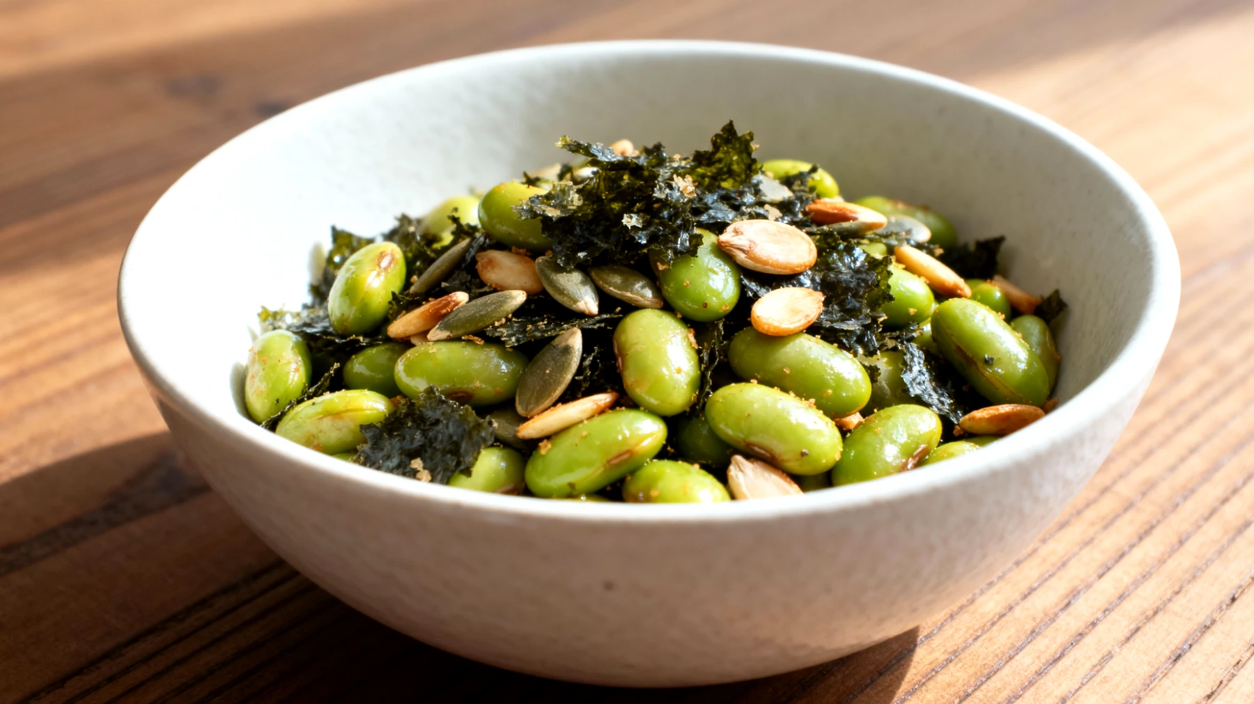Edamame tostati con semi di zucca e alga nori"
